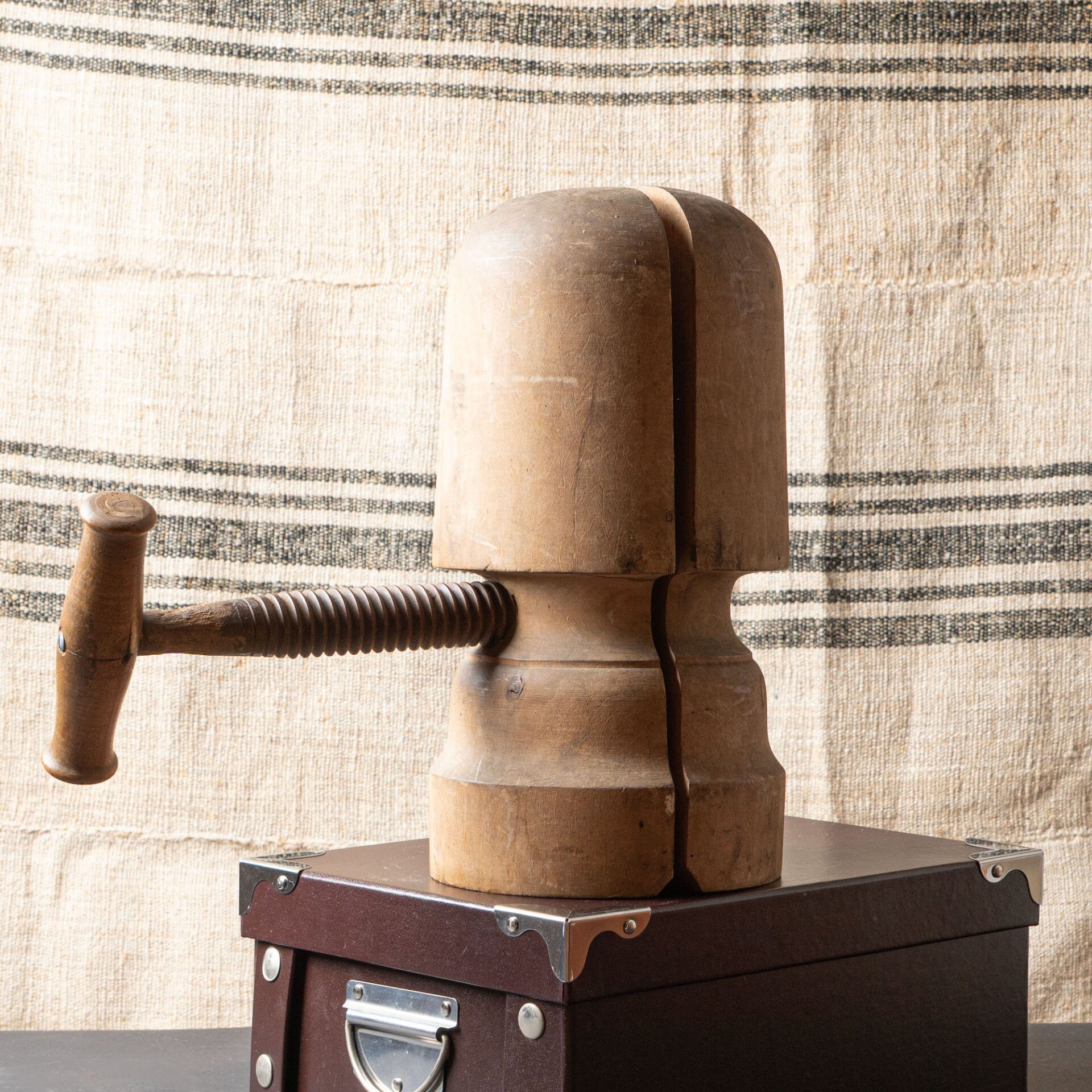 Burgu Vidalı Şapka Kalıbı