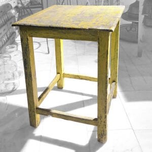 Sarı Boyalı Ahşap Masa