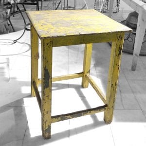 Sarı Boyalı Ahşap Masa