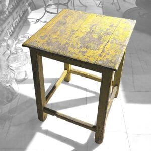 Sarı Boyalı Ahşap Masa