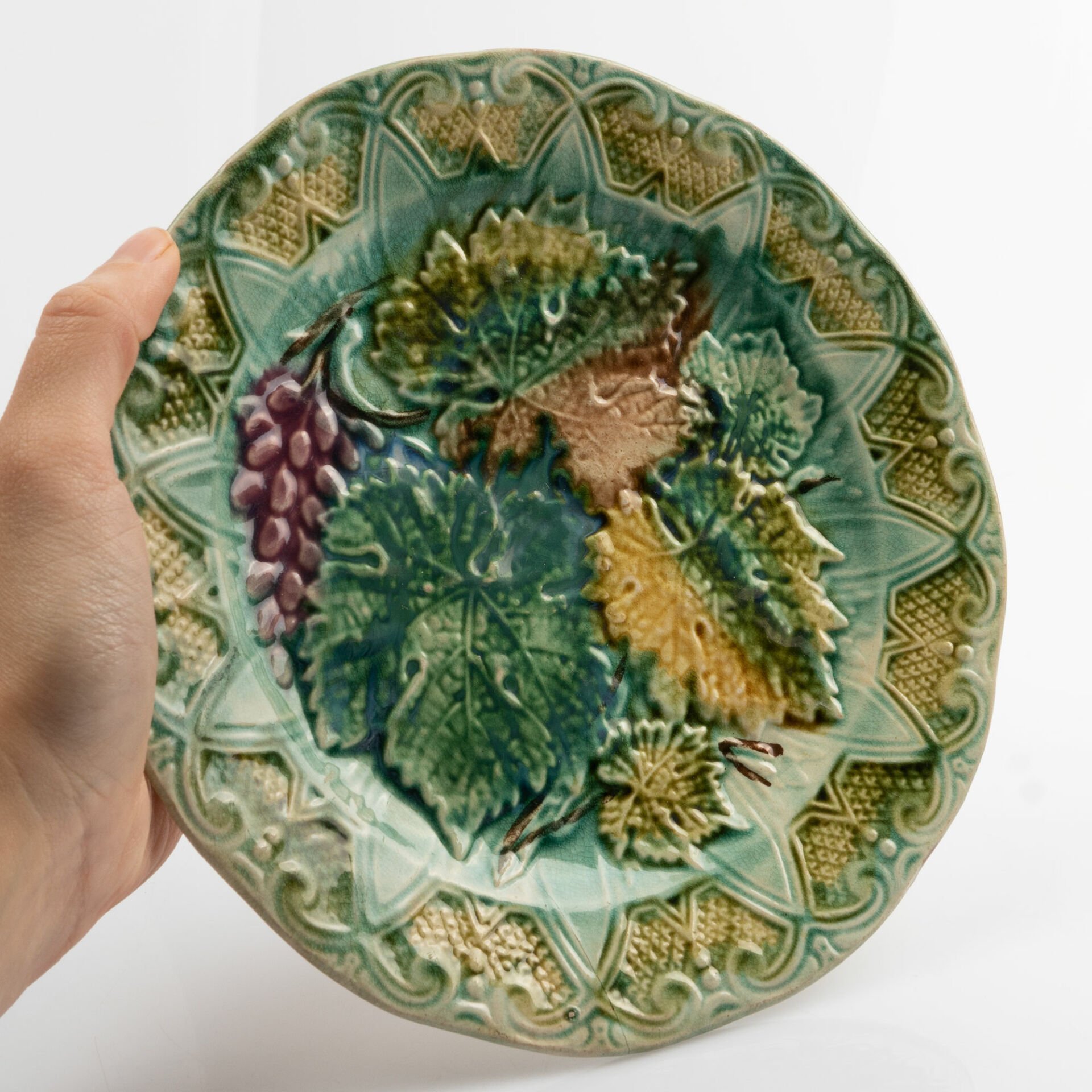 Üzüm Salkımlı Majolica Tabak