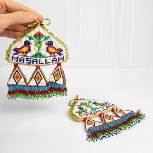 Çift Omuz Maşallah / Beyaz Zeminde Farklı Renkli Çift Kuş