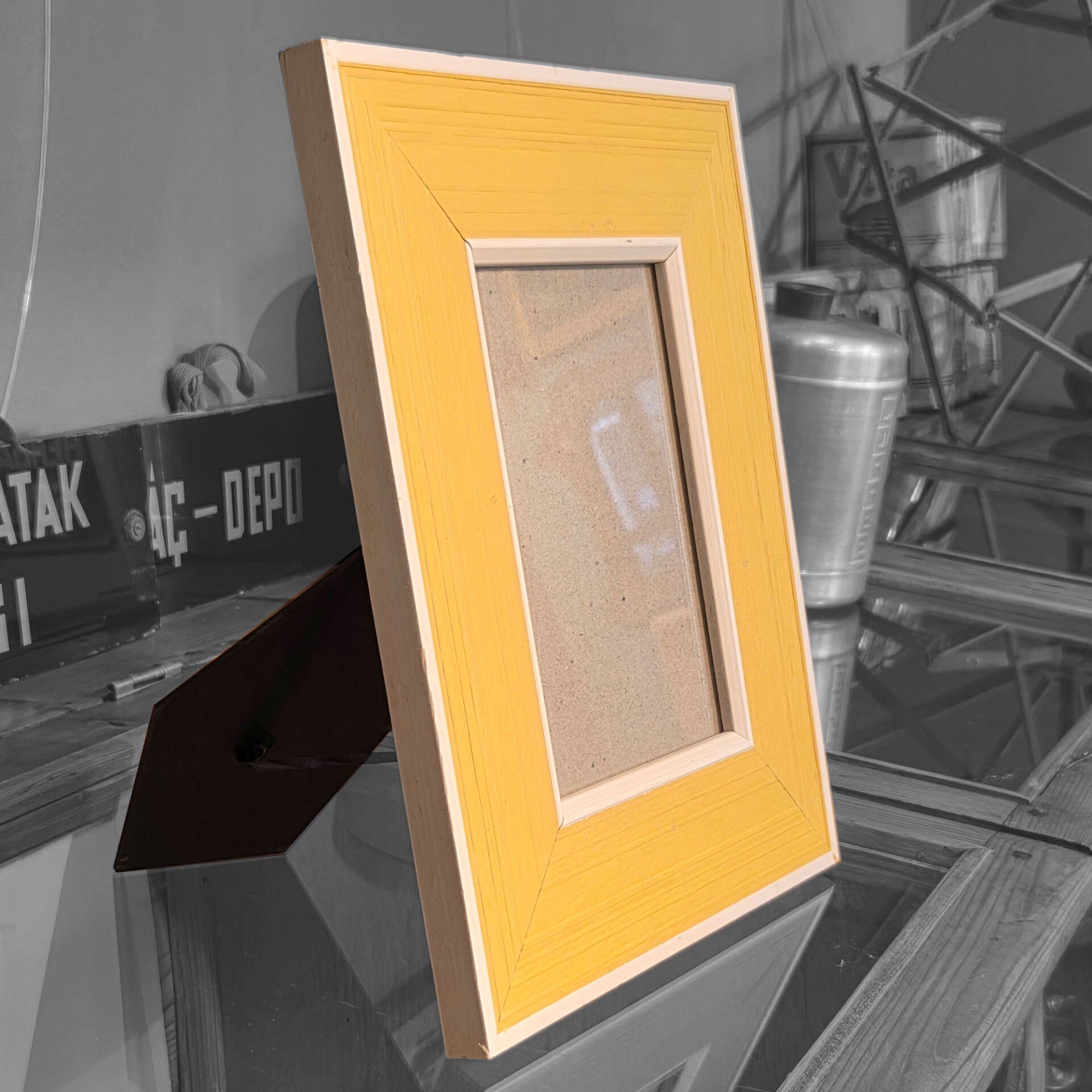 Sarı Çerçeve