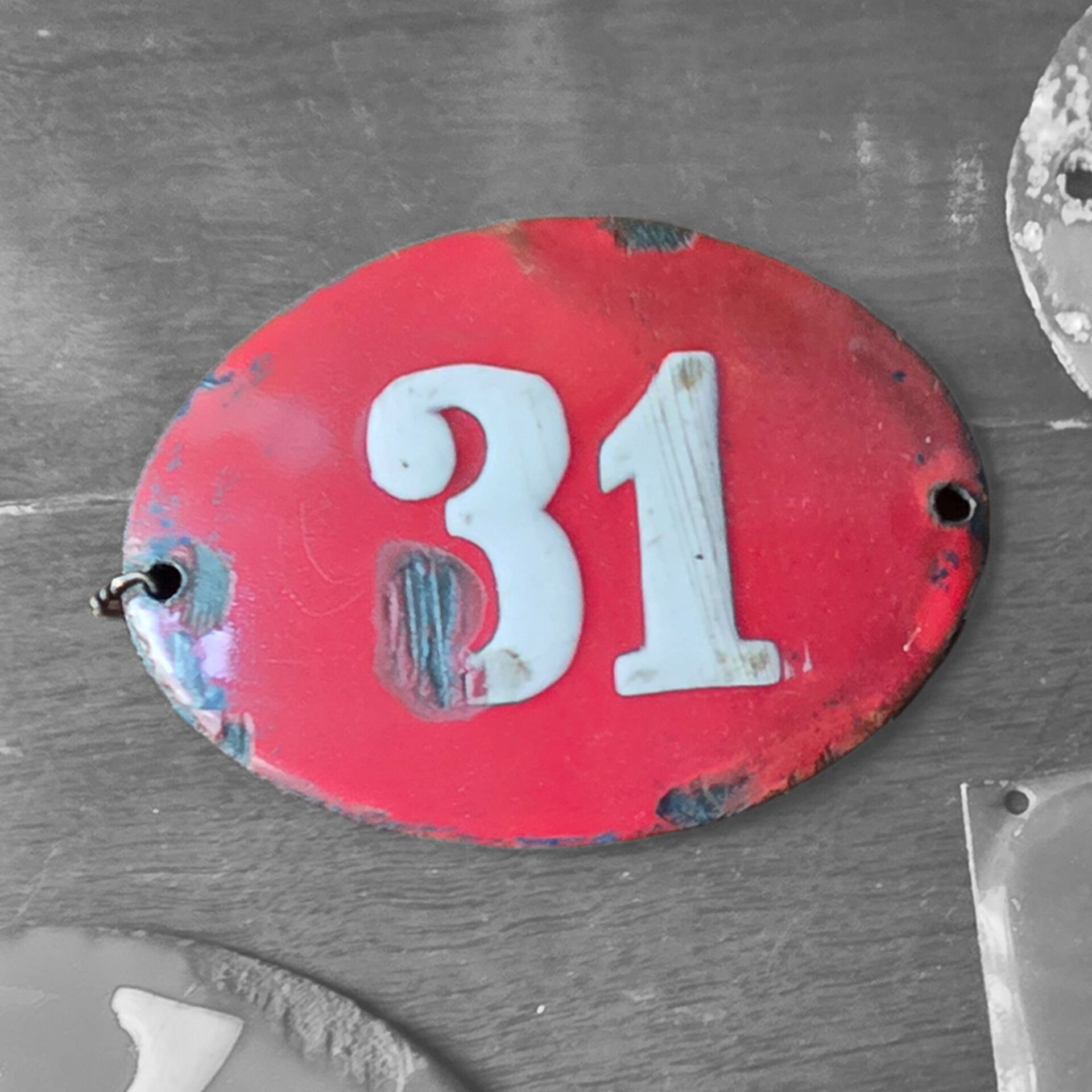 Kırmızı Kapı Numarası 31