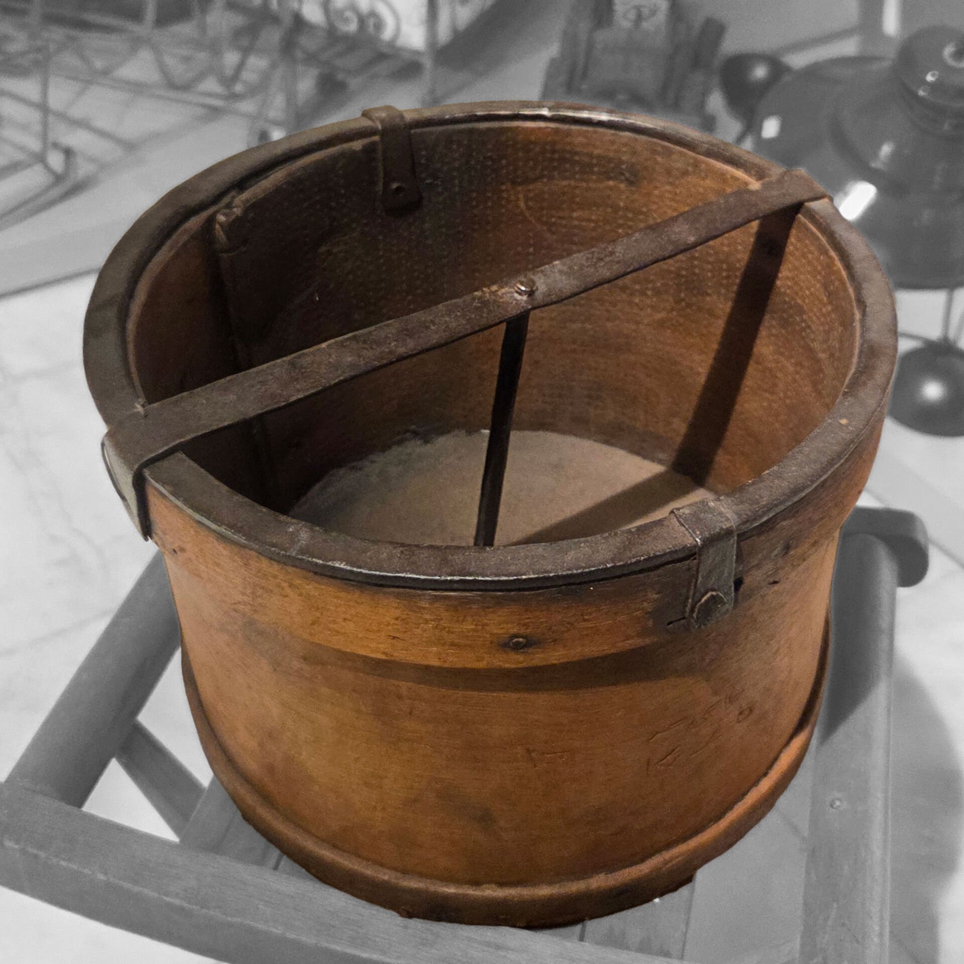 Metal Çemberli Ahşap Külek