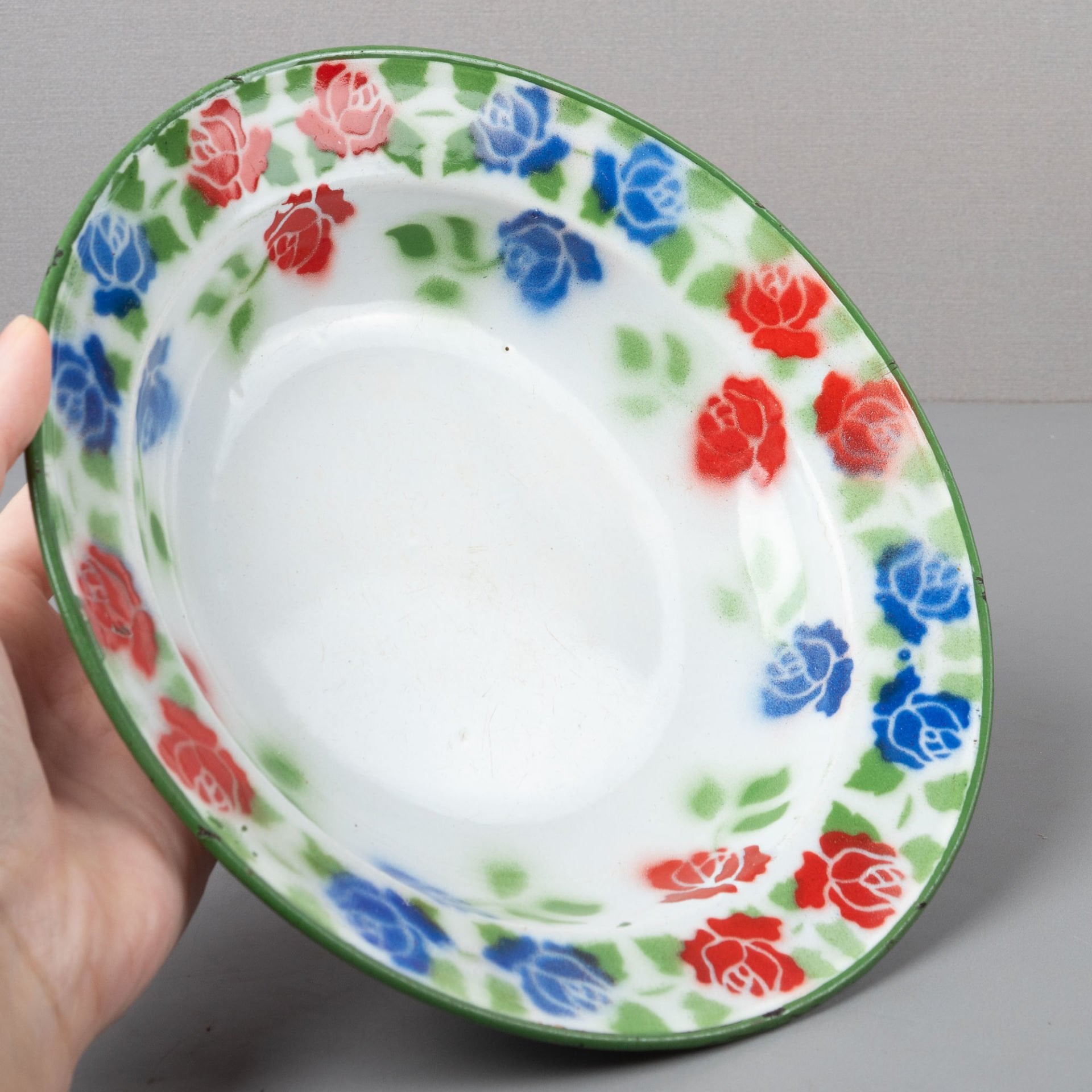 Küçük Güller Desenli Emaye Tabak