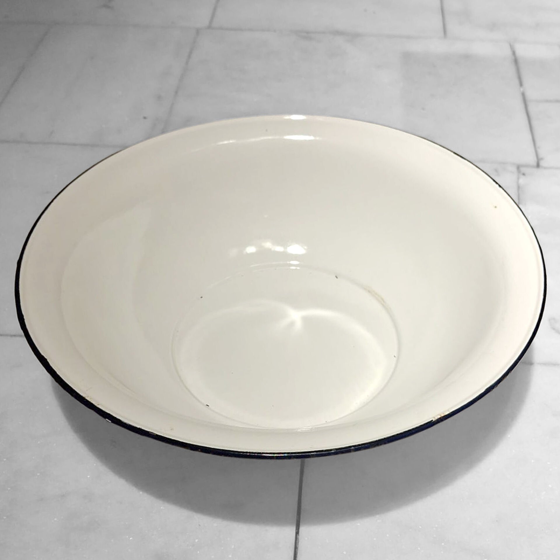 Beyaz Emaye Geniş Çanak