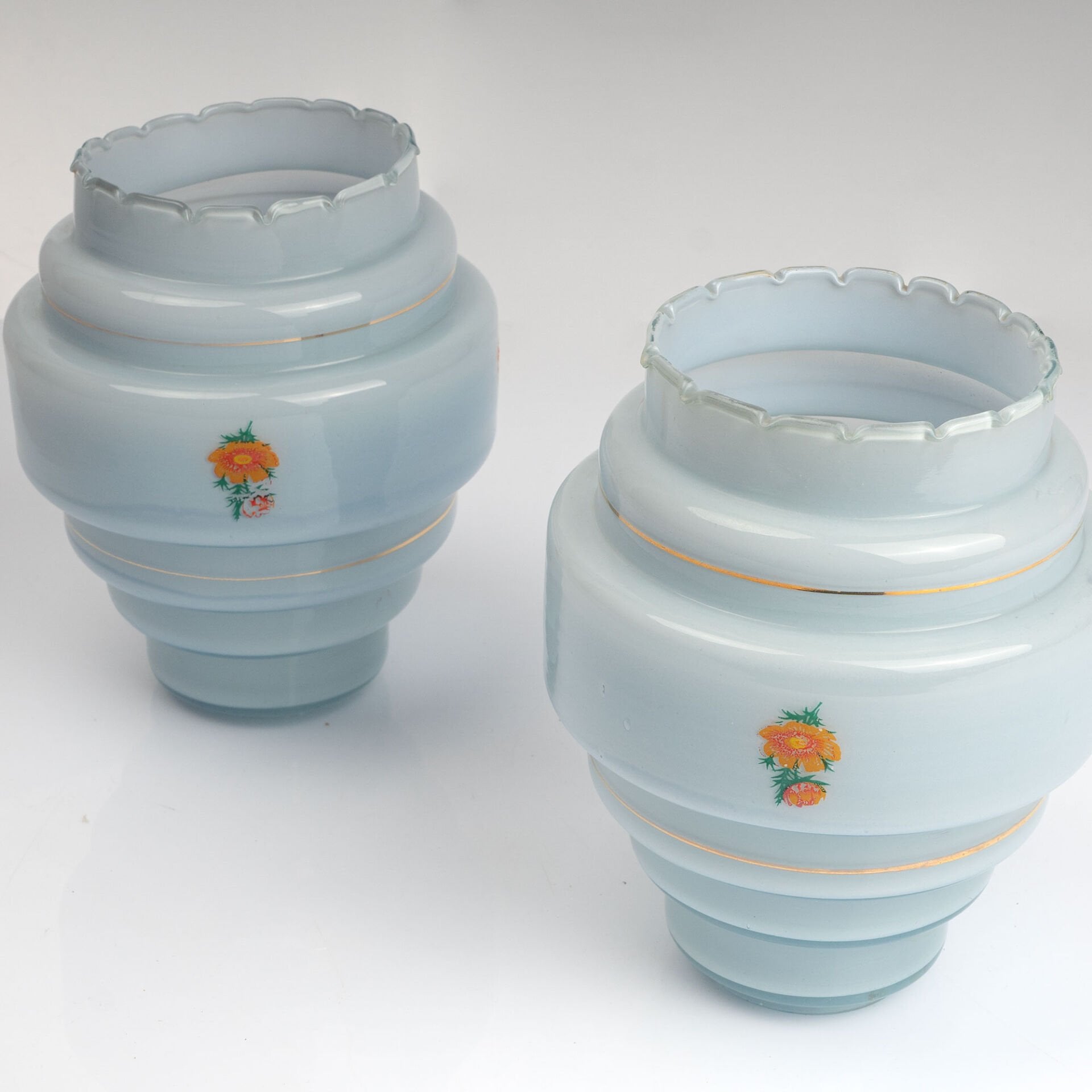 Mavi Cam Çiçekli Çift Aplik Şapkası