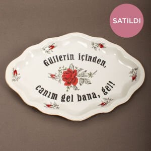 Güllerin İçinden…