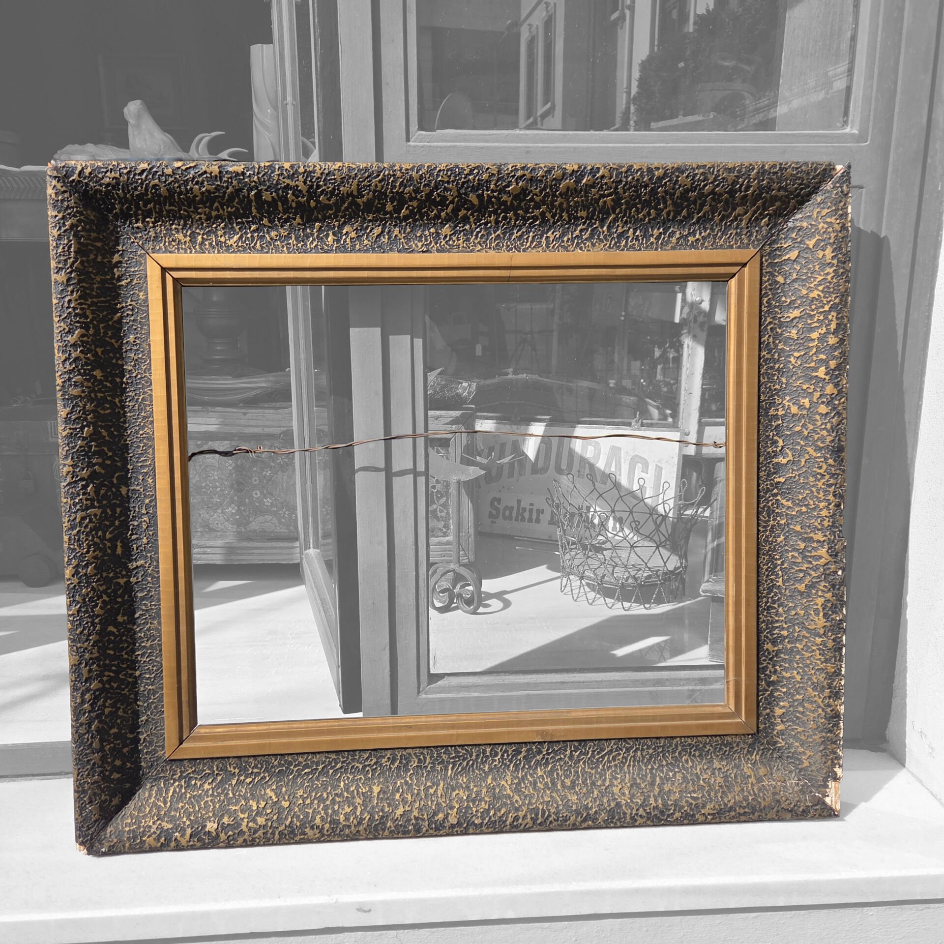 Derin Oymalı Siyah Büyük Çerçeve