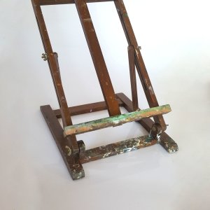 Boyalı Ahşap Masa Üzeri Şövalesi