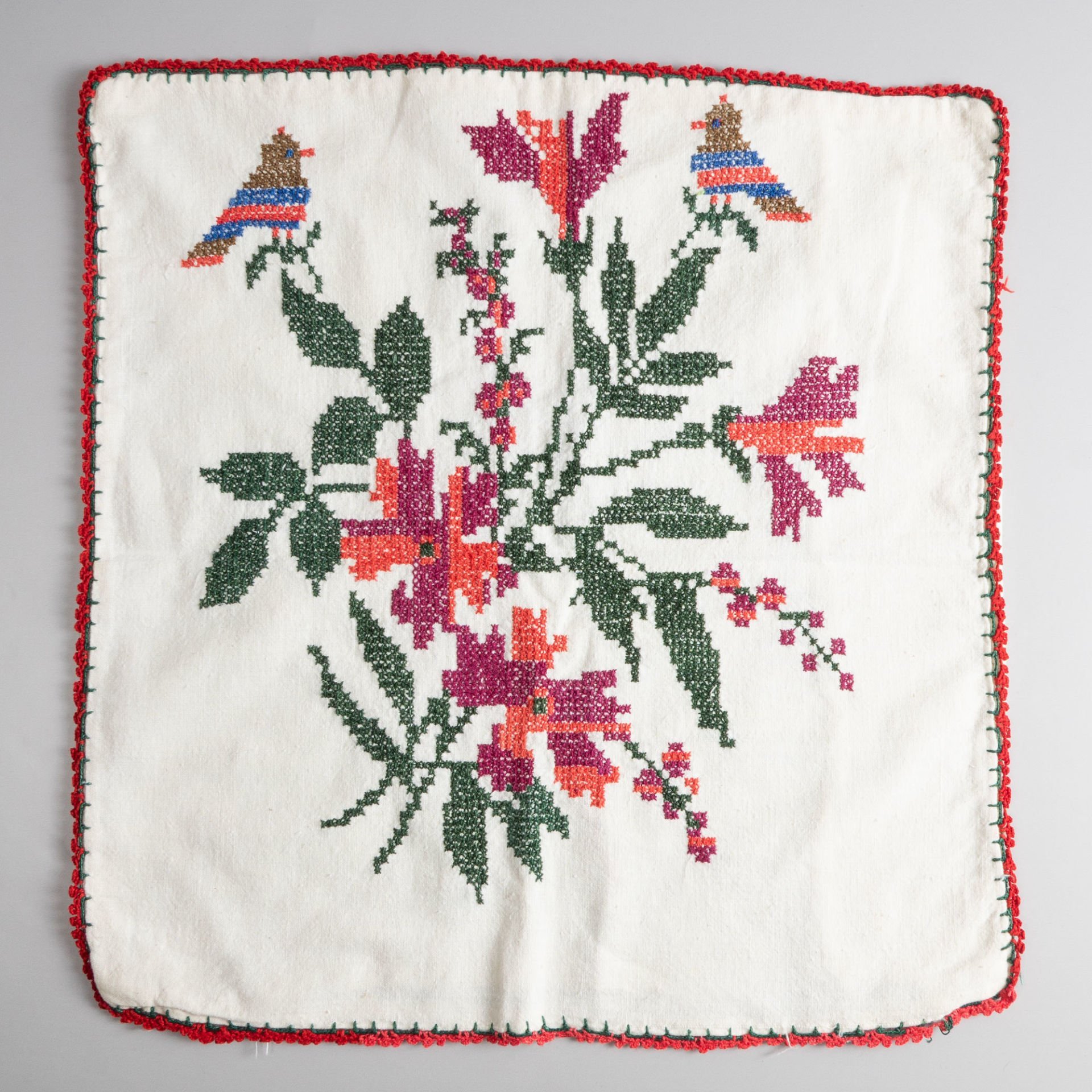 Kuşlu Çiçekli Kanaviçe Kırlent