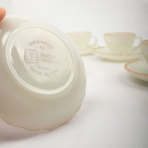 Anchor Hocking – Fire King Altın Kenarlı Swirl Türk Kahve Seti