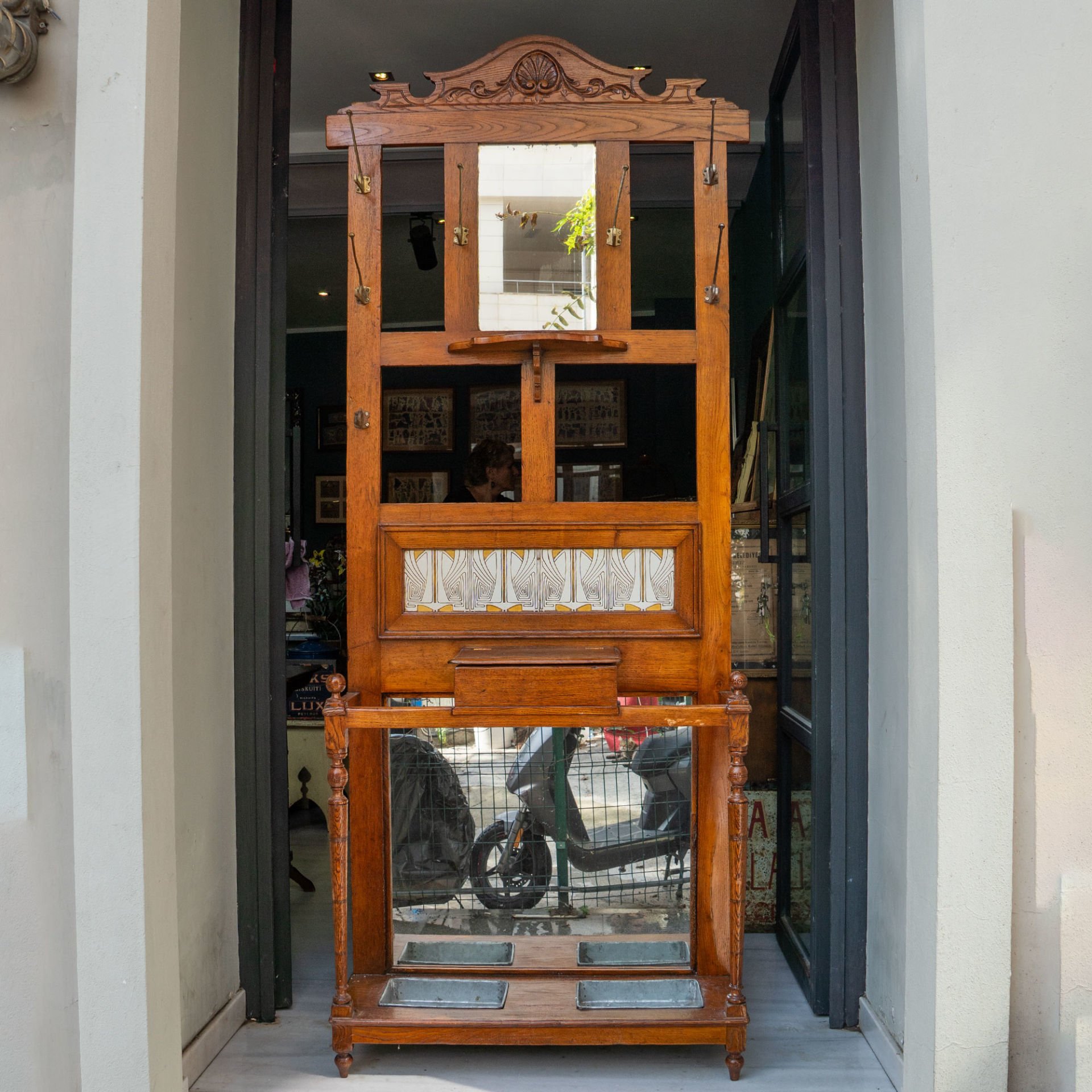 Art Deco Fayanslı Vestiyer