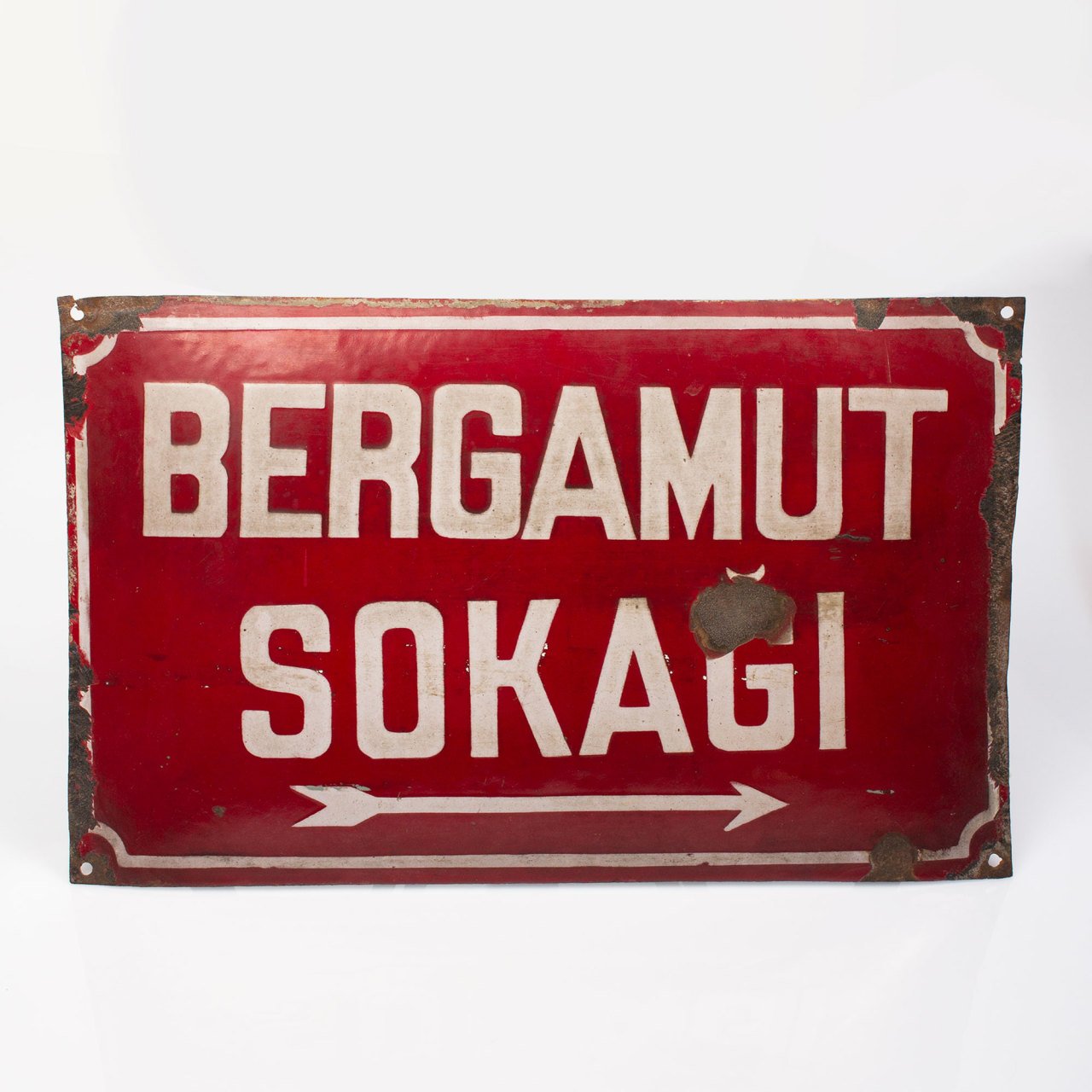 Bergamut Sokağı Tabelası