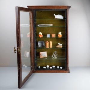 Ahşap Raflı Teşhir Vitrini