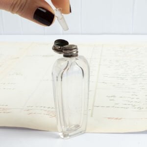 Gümüş Kapaklı Gül Yağı Şişesi