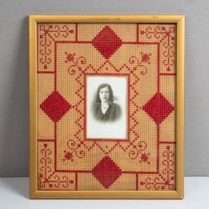 Kâğıt Üzerine Kanaviçeli Çerçeve