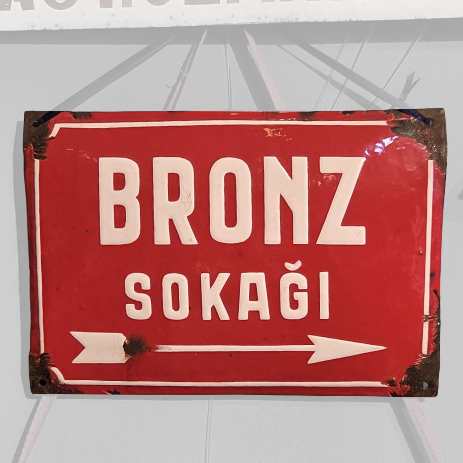 Bronz Sokağı Tabelası
