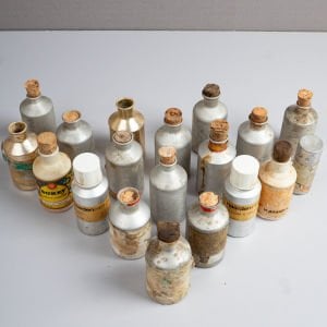 19 Teneke Parfüm Şişesi