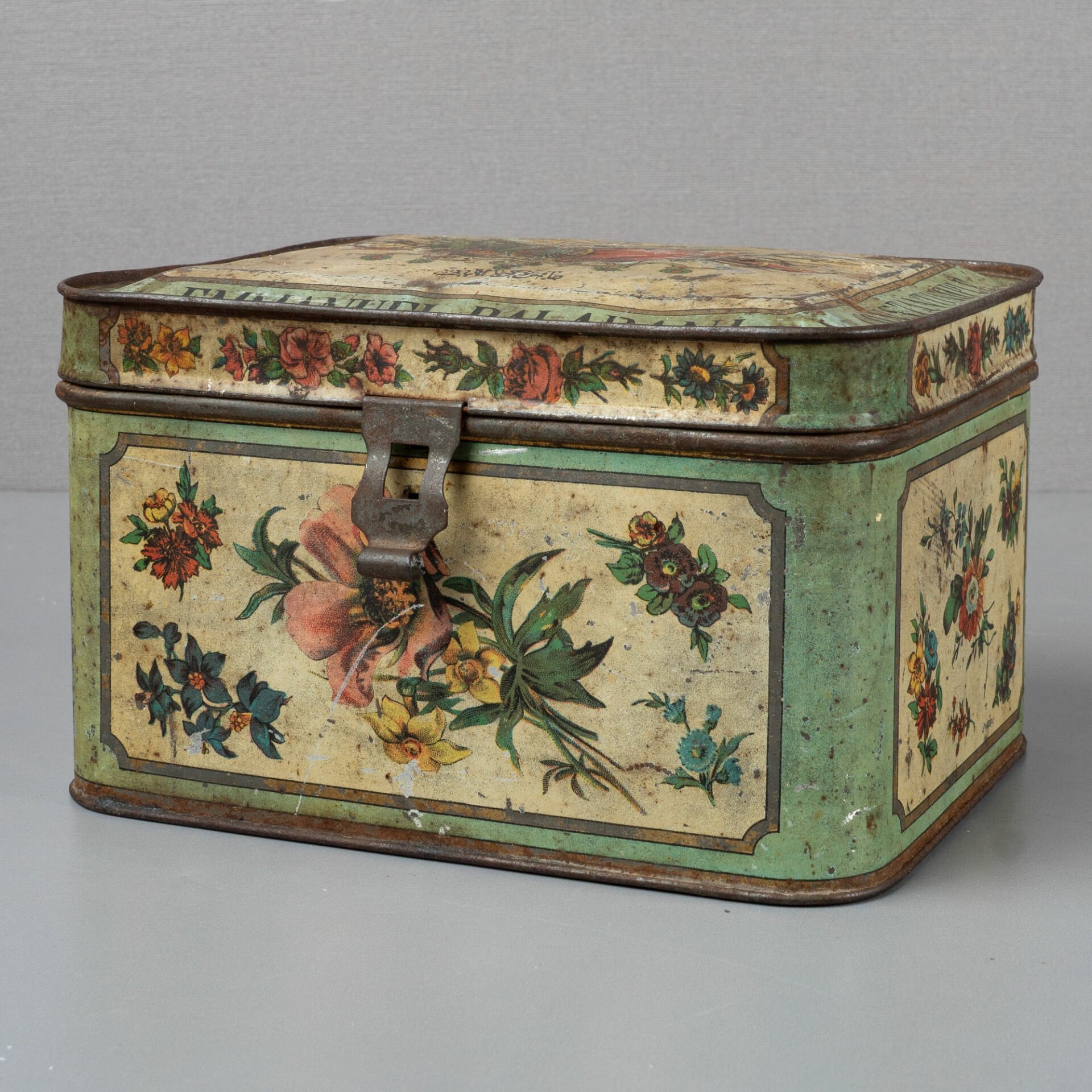 Emmanuel Balabani Teneke Çay Kutusu