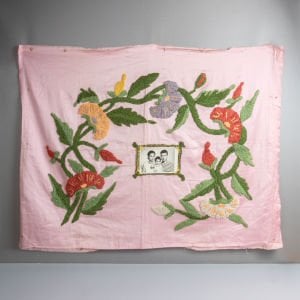 Pembe Saten İşlemeli Çerçeve