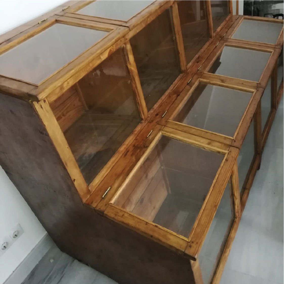8 Bölmeli Bakkal Dolabı - Kapalı Yanlı