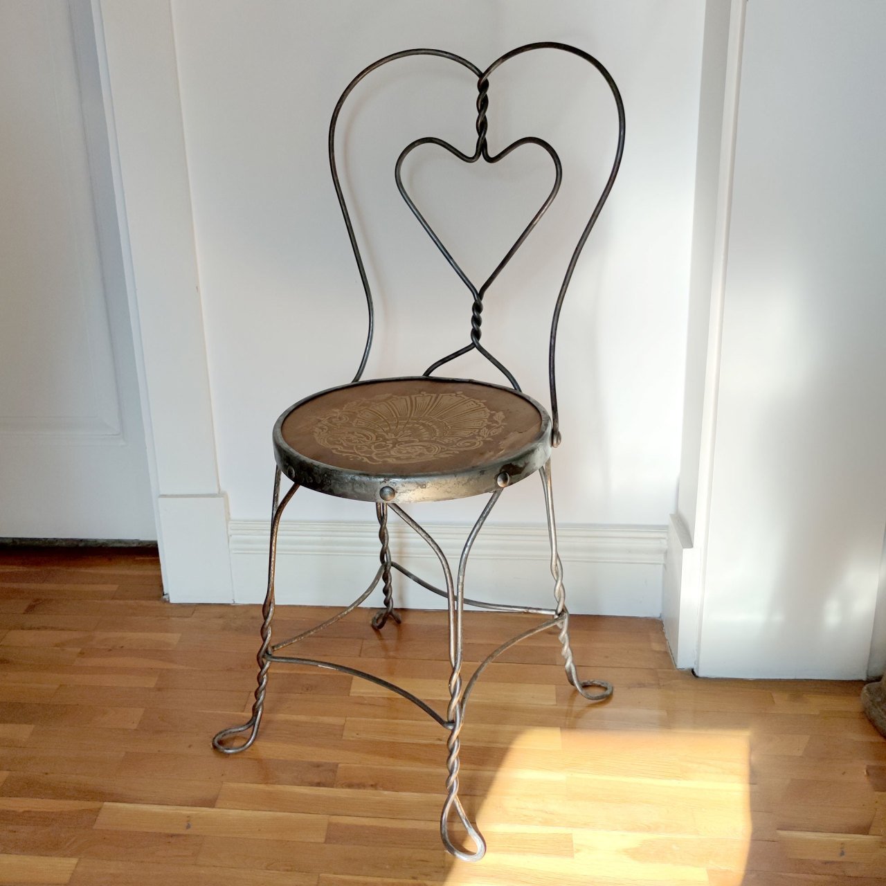 Metal Burgulu  Dondurma Dükkanı İskemleleri