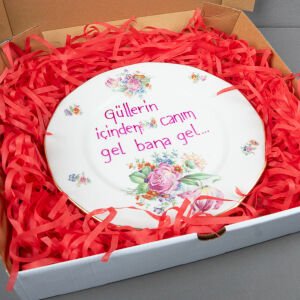Güllerin İçinden...