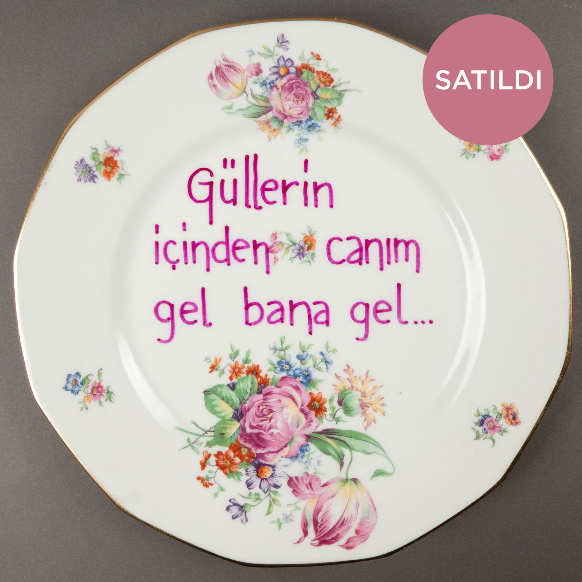 Güllerin İçinden...