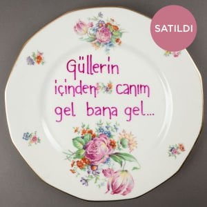Güllerin İçinden...