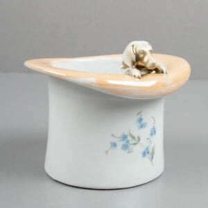 Silindir Şapka ve Köpek Kaşıklık