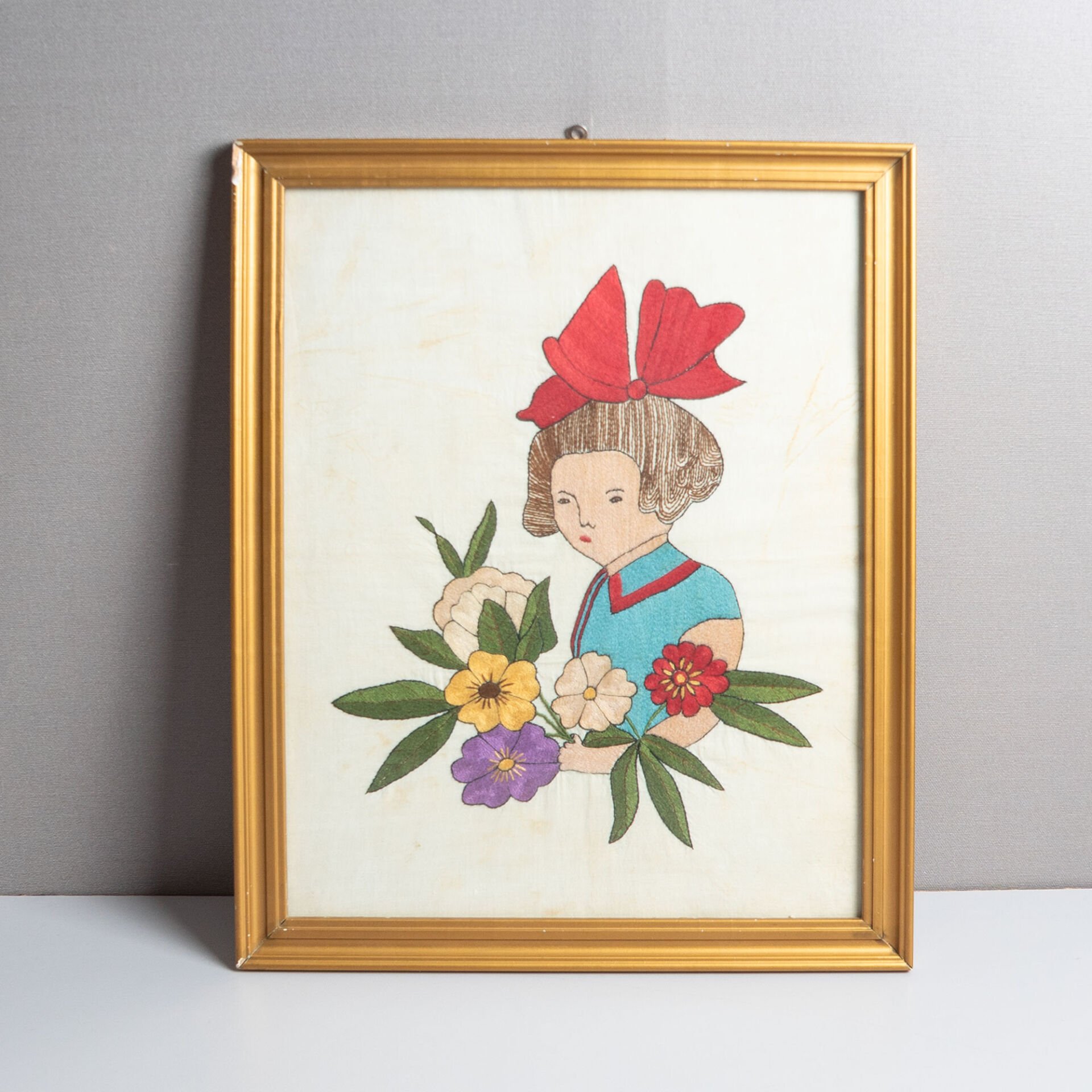 El İşi Kız ve Çiçekler