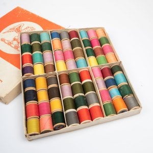 Eagle Marka Karton Kutuda İplik Makaraları