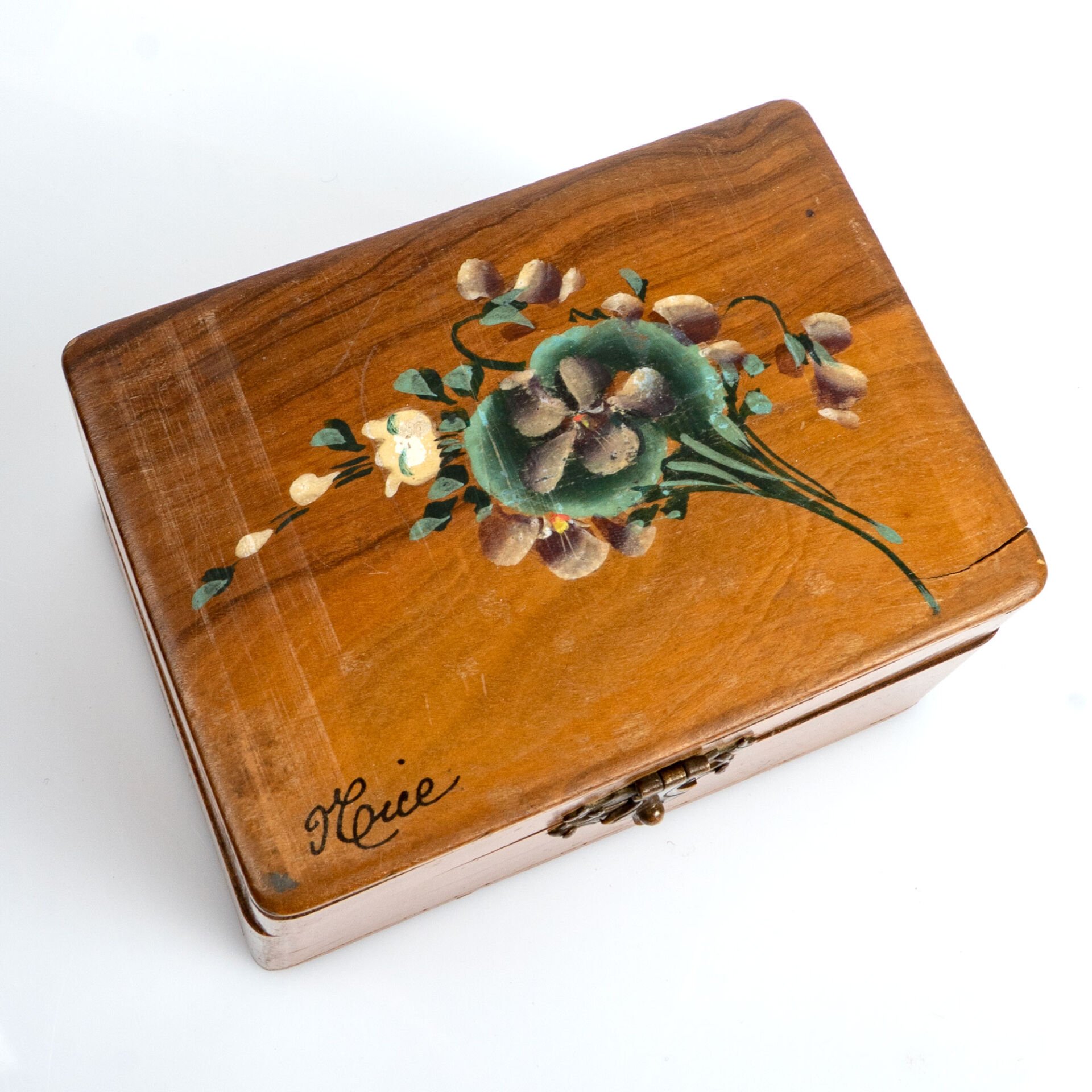 Menekşeli Nice Kutu