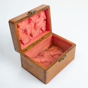 Menekşeli Nice Kutu