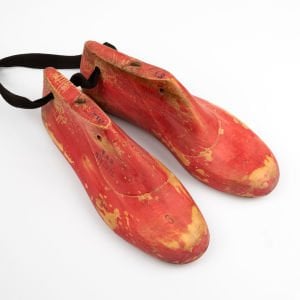 Kırmızı Boyalı Ayakkabı Kalıp 9