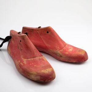 Kırmızı Boyalı Ayakkabı Kalıp 8