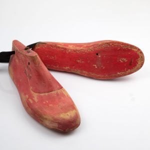 Kırmızı Boyalı Ayakkabı Kalıp 8