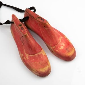 Kırmızı Boyalı Ayakkabı Kalıp 8