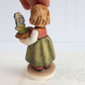 Goebel Hummel ‘Doğumgünü Hediyesi’ Biblo