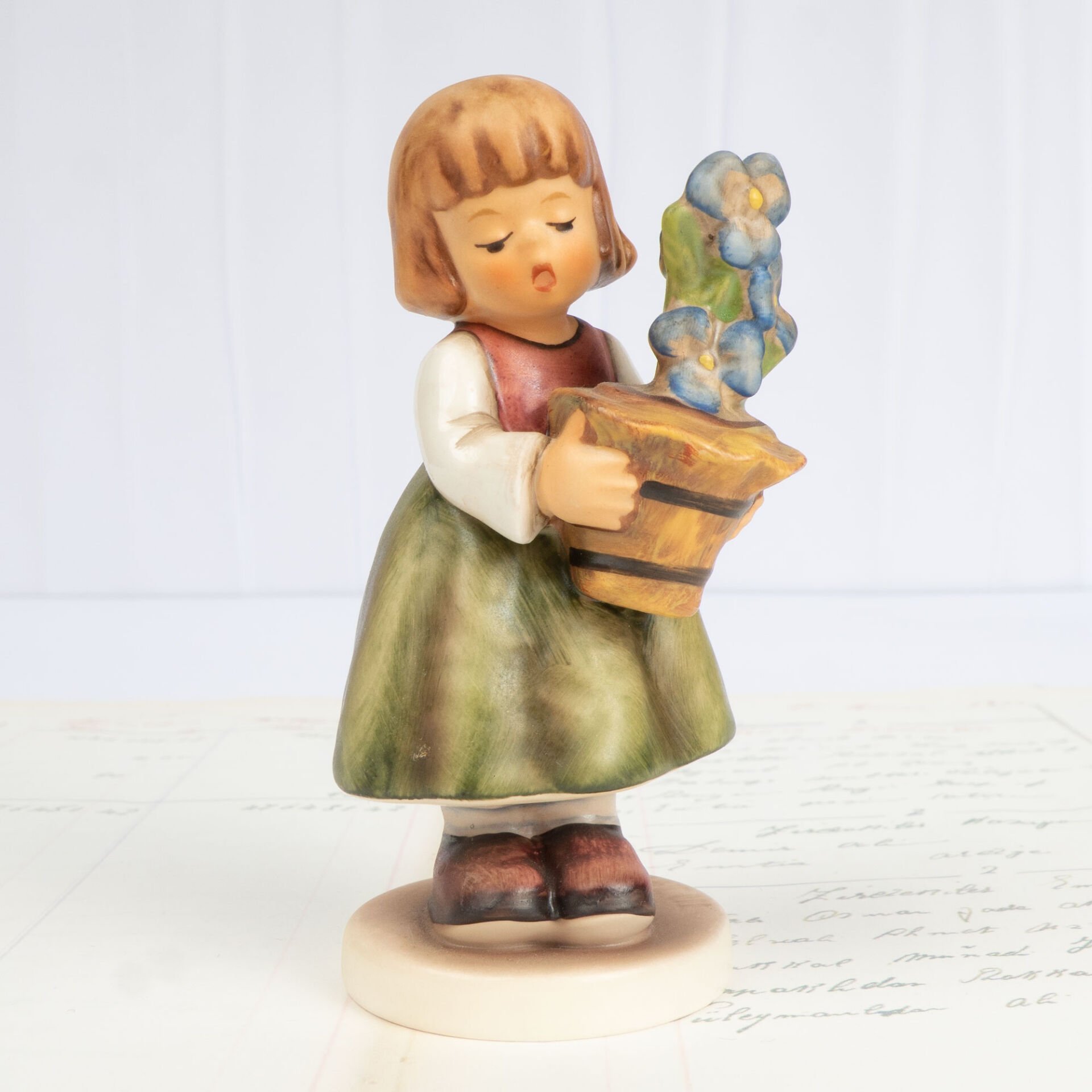 Goebel Hummel ‘Doğumgünü Hediyesi’ Biblo